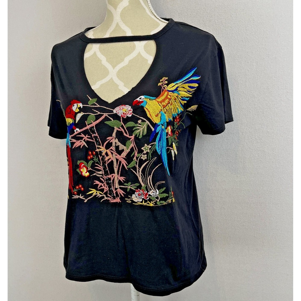 Y2K Embroidered Parrot V Neck Tee Womens Small V Neck Guess‎ Sequin Colorful